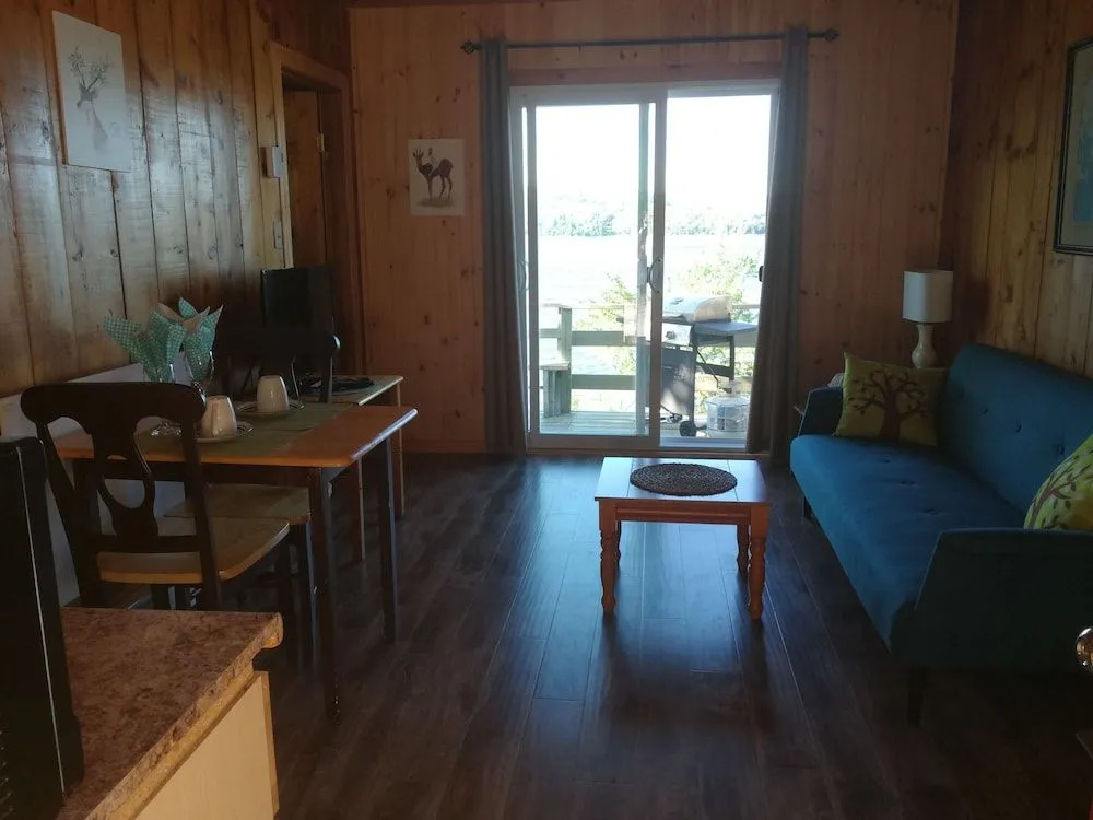 Knotty Pine Cottages, Suites & Motel Rooms