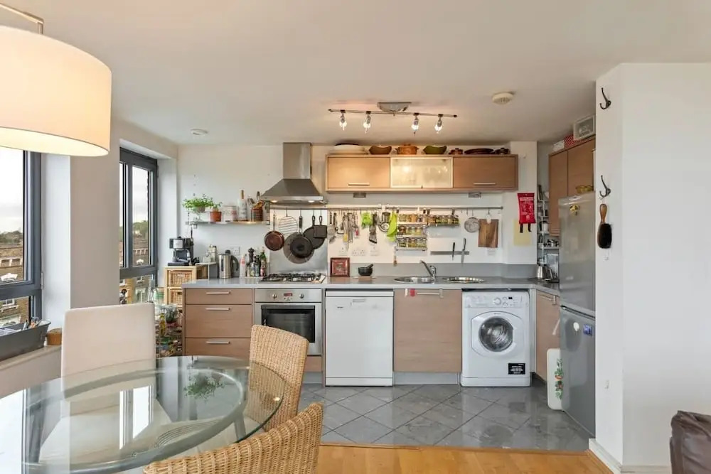 Amazing 2 Bed Apt W/balcony nr Stoke Newington