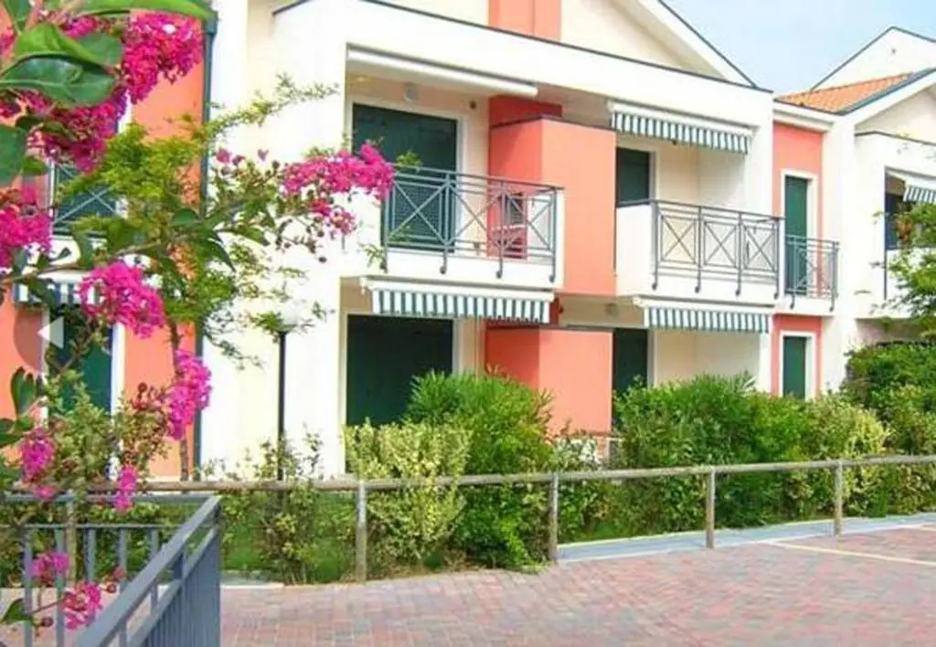 Sunny Apartment On The Sea