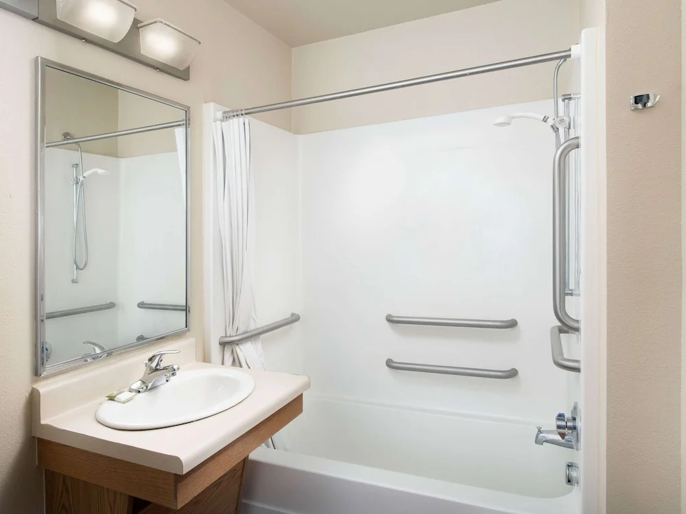 Studio 6 Extended Stay Cincinnati Sharonville OH