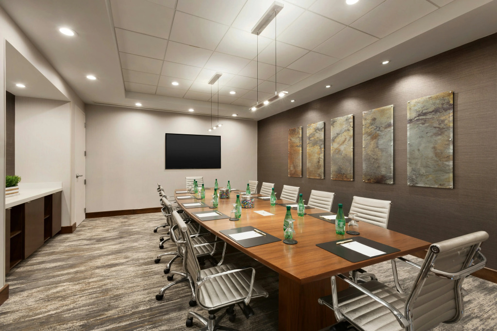 DoubleTree by Hilton Bradley International Airport