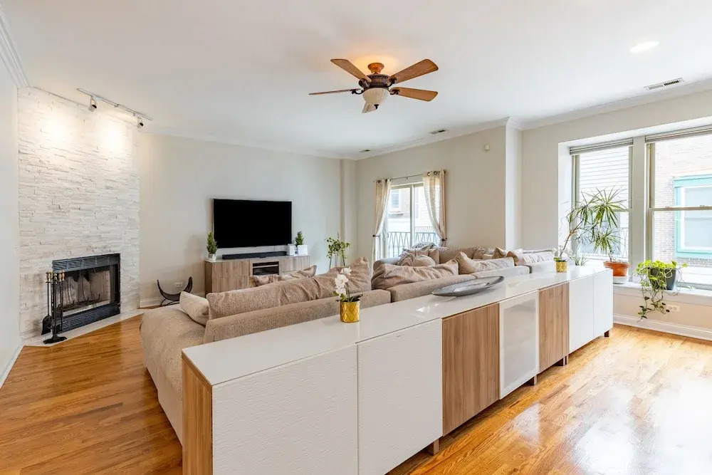 Windy City Getaway 3br 2ba Chicago Townhouse 3 Bedroom Home by RedAwning