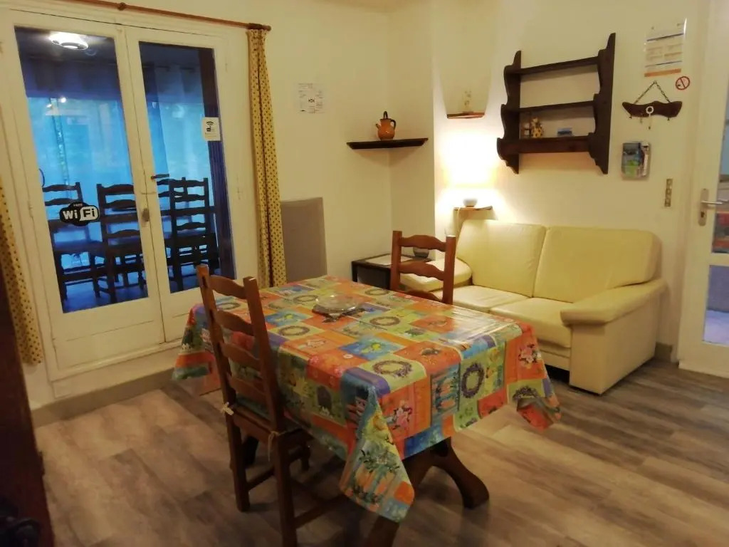 Appartement classé 3 étoiles au 1er étage dune maison avec jardin dans un quartier calme