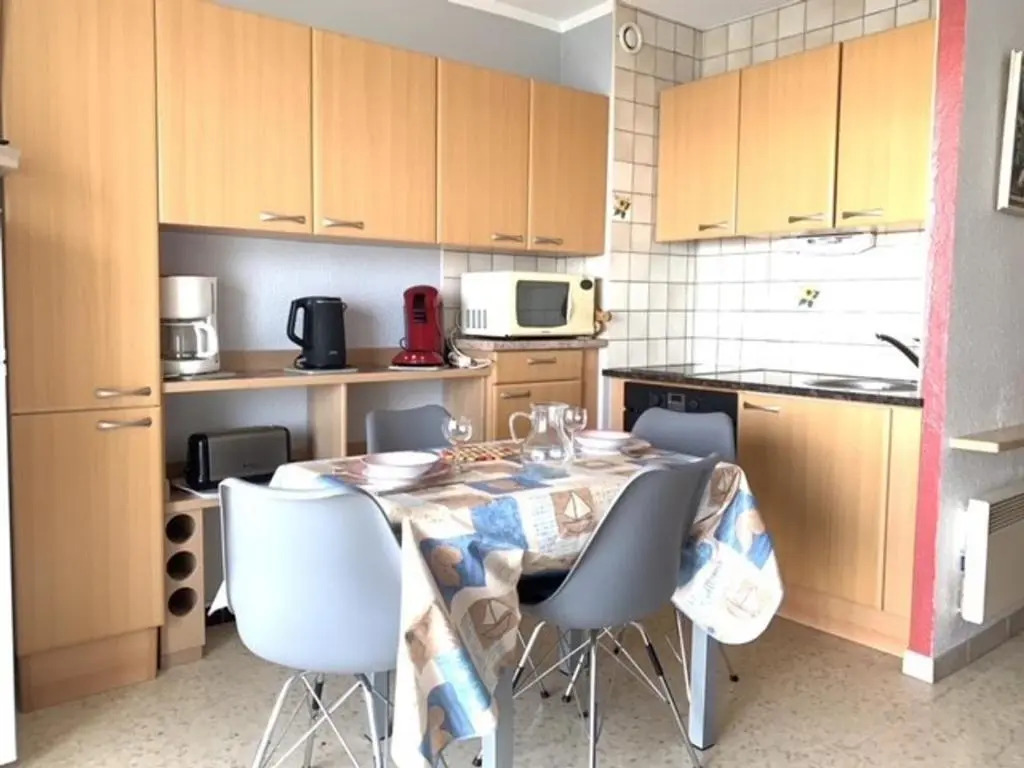Appartement Balaruc-les-Bains, 1 pièce, 4 personnes - FR-1-503-26