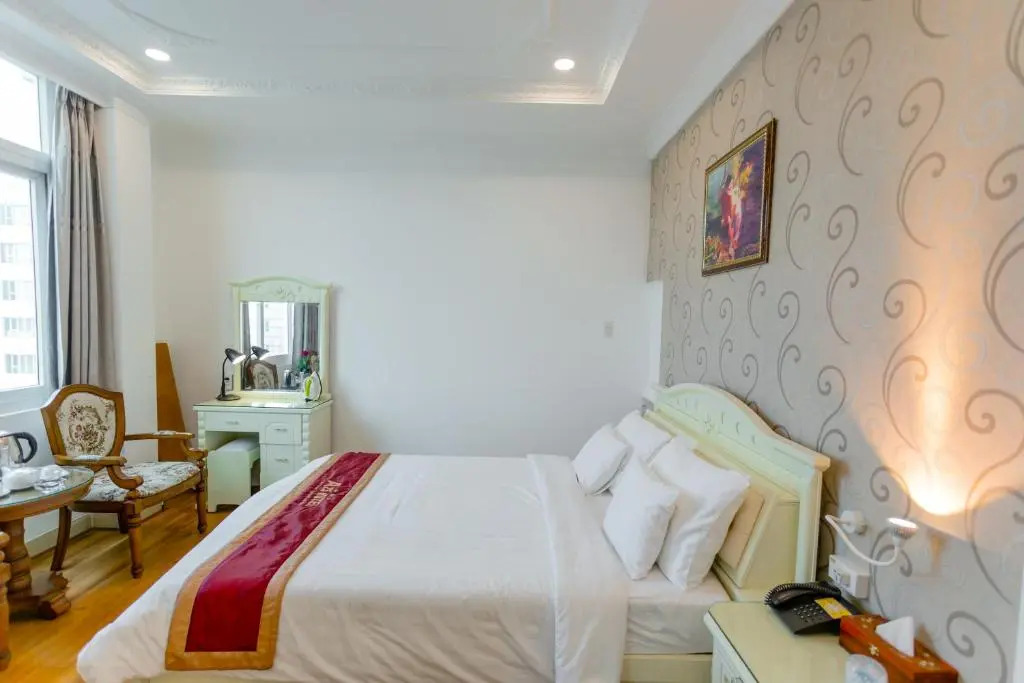 DAHLIALAND SAIGON HOTEL & SWIMMING PooL