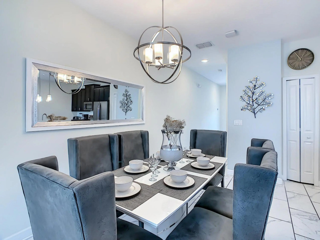 Stunning 4BR Townhouse with private pool and free resort amenities
