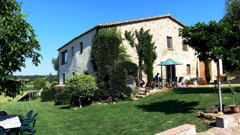 Masia Can Oller by Checkin