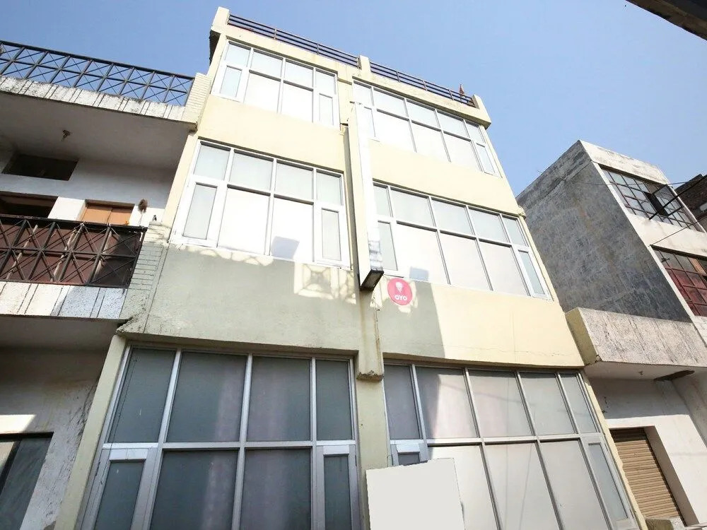 OYO 10463 Hotel Paras
