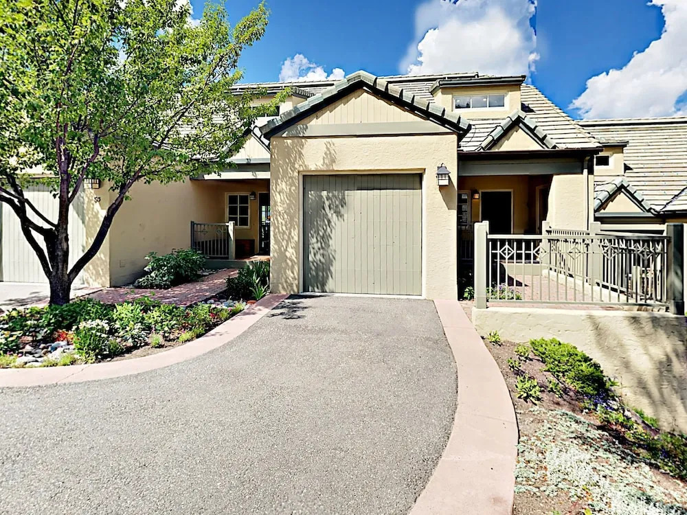 450 Offerson Road Townhouse by RedAwning