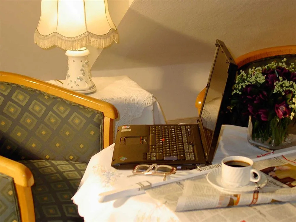 Hotel Am Schlosspark , Wiesbaden