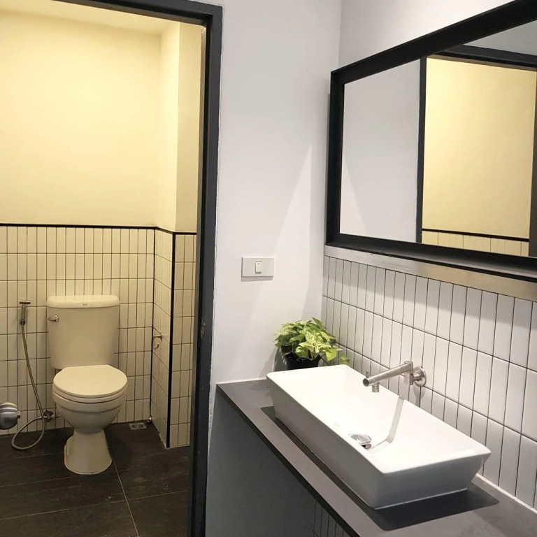Non Num Poshtel