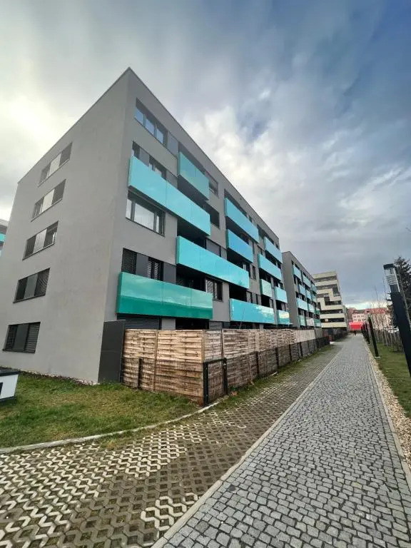 White Pearl Studio with parking in Holešovice