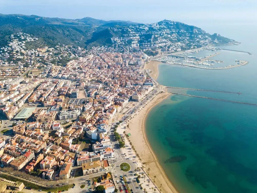 Apartment in Rosas Near Platja de Roses Beach