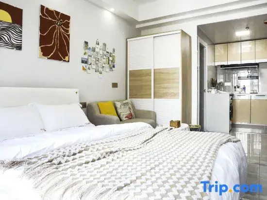 Ye Xiaoliu City Homestay (Changsha Desiqin City Plaza)