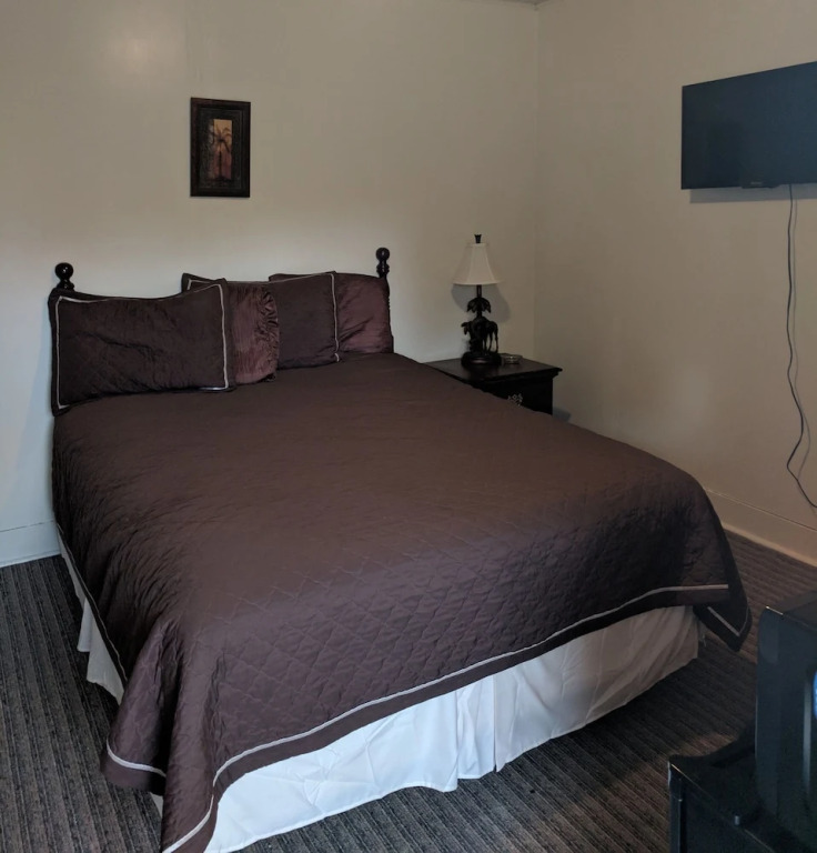 Colonial Inn