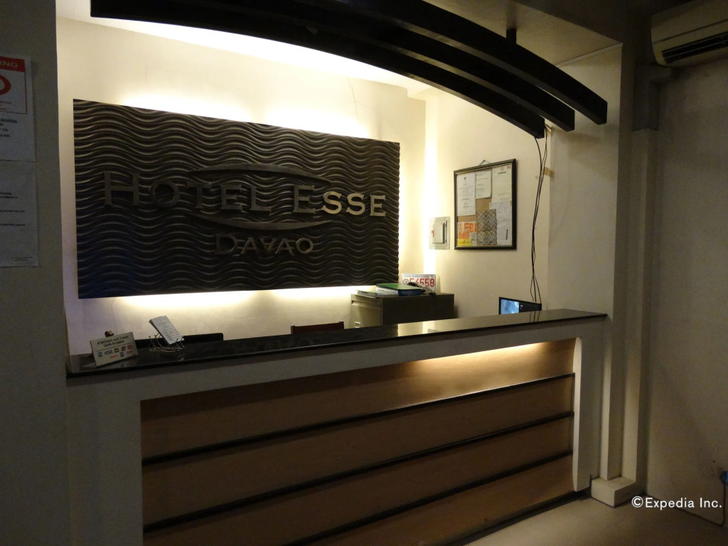RedDoorz Plus at Hotel Esse