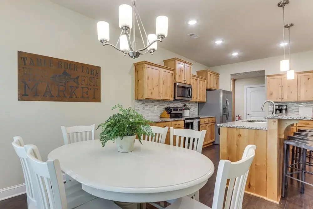 Table Rock Lake Retreat: Walk to Shore!