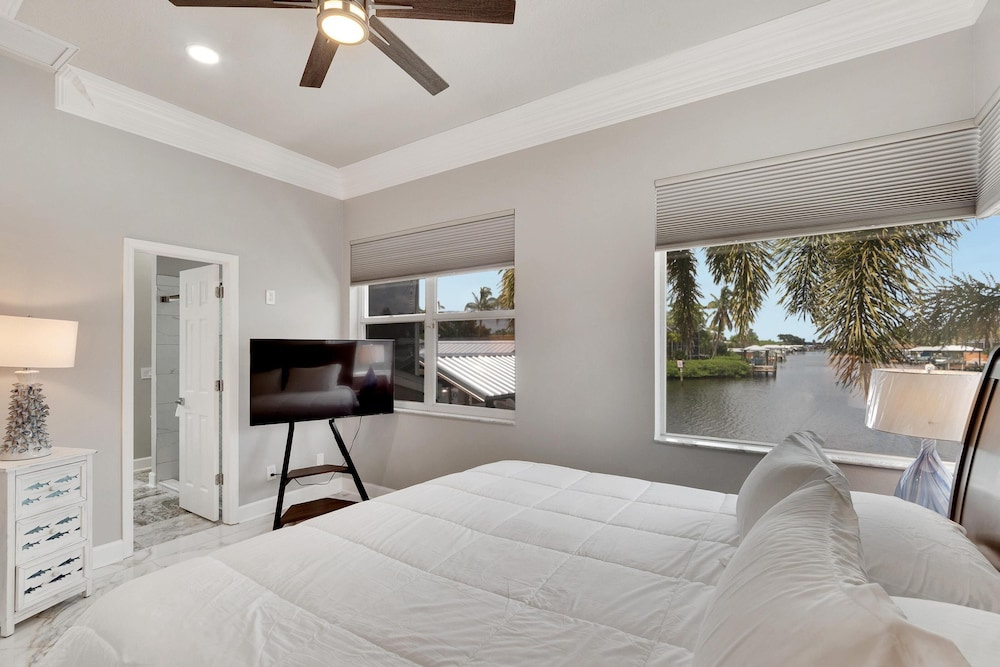 Luxurious Retreat at our Canal Front Pool Home 5BR