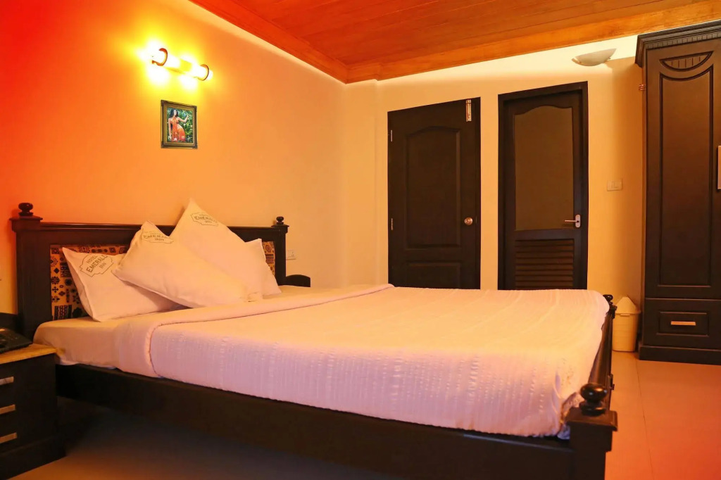 Hotel Emerald Inn