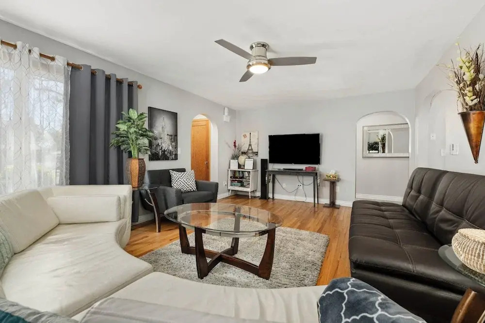 Spacious Family Home w/ Garage Game Room & Office!