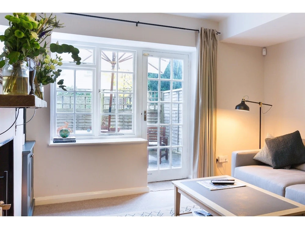 Spacious, Garden Flat for 4 in Bath