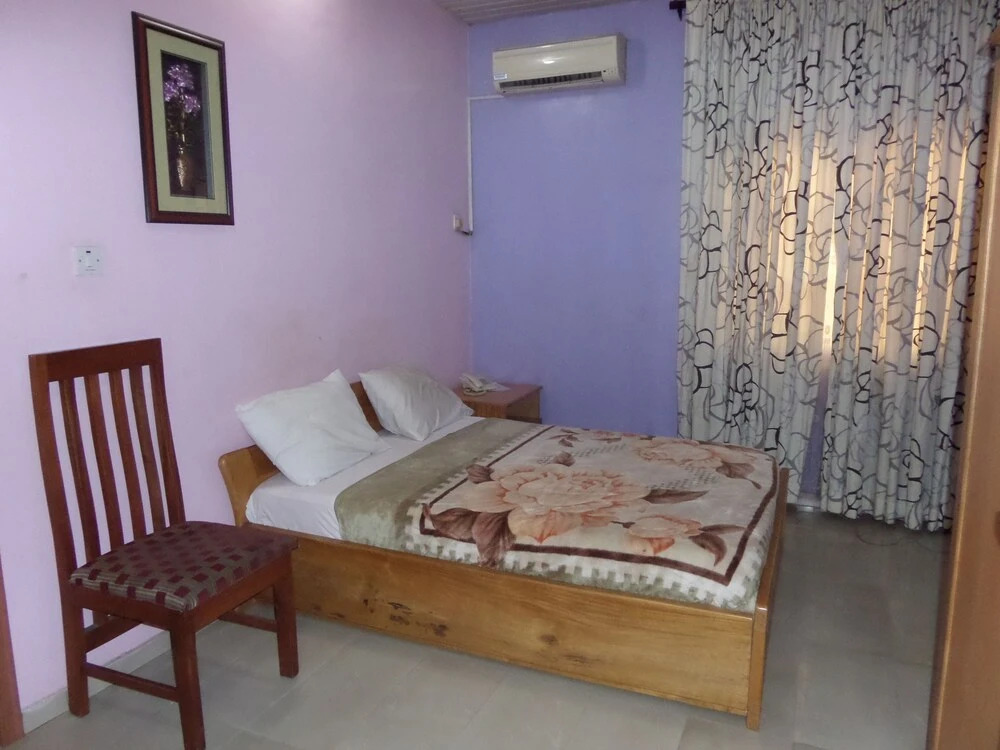 Bakis Continental Hotel