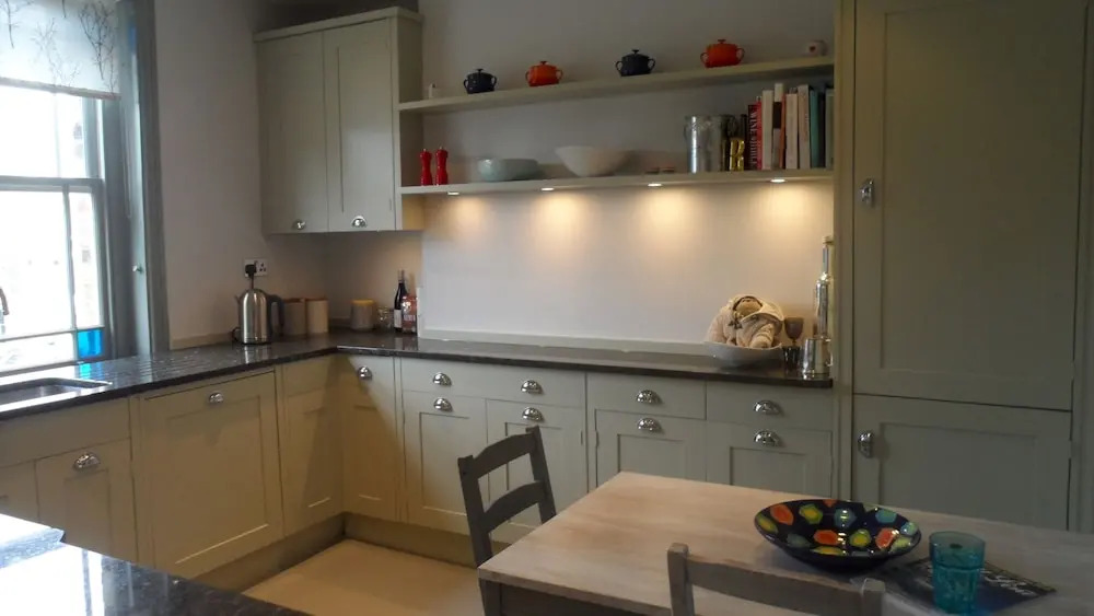 Modern, Stylish Apartment Minutes From The Oval