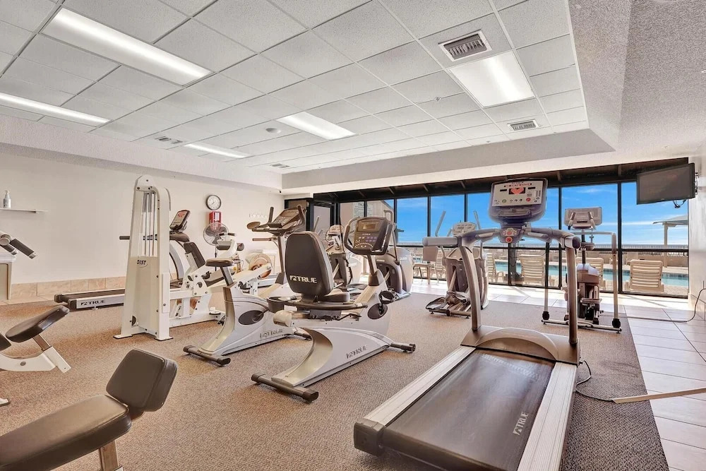 Beachfront Condo w/ View & Pool, Sleeps 8