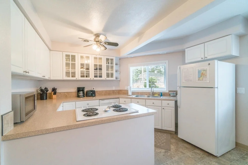 Beach Retreat 4 Bedrooms 2 Bathrooms Home