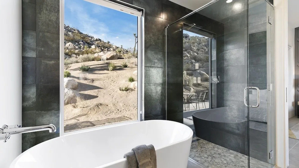Desert Ridge - Hot Tub, Fire Pit, Bbq, Out Door Shower & Incredi 2 Bedroom Home by RedAwning