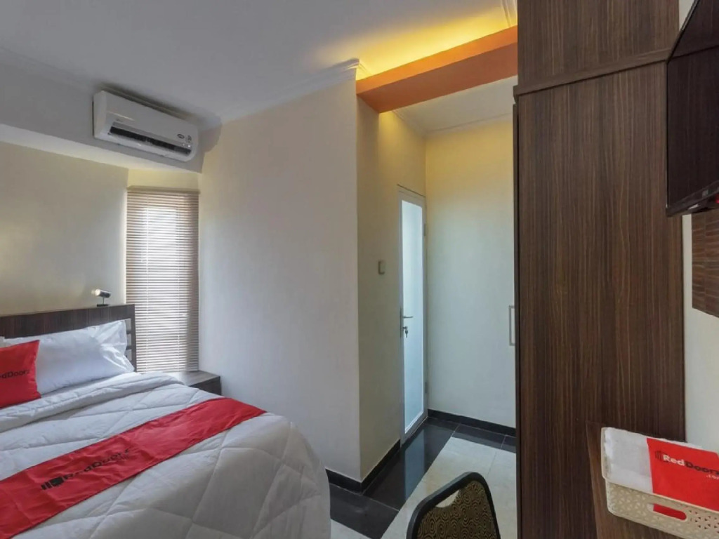 RedDoorz Plus at Boulevard Panakkukang Makassar