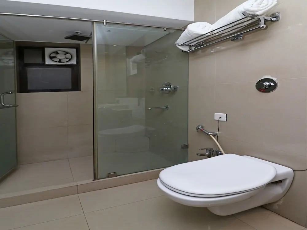 OYO 24067 Hotel Royal Paradise