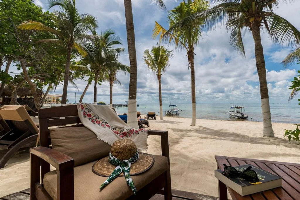 Playa Palms Beach Hotel