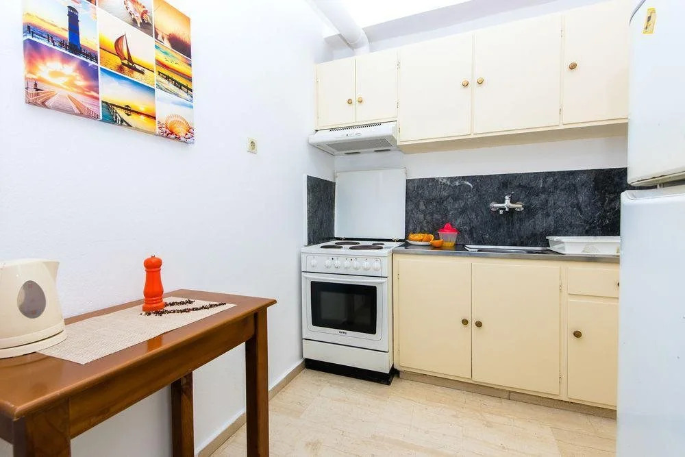 Neda Studios & Apartments
