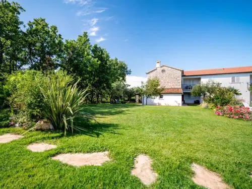 Holiday Home Tommy by Interhome
