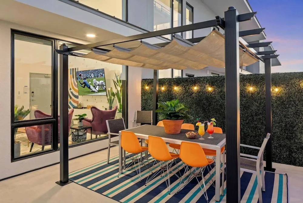 New Walk to Gulch - Private Penthouse Pool Deck Views