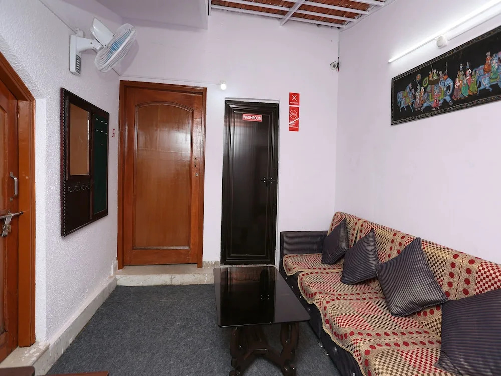 OYO 12228 Colonel corner