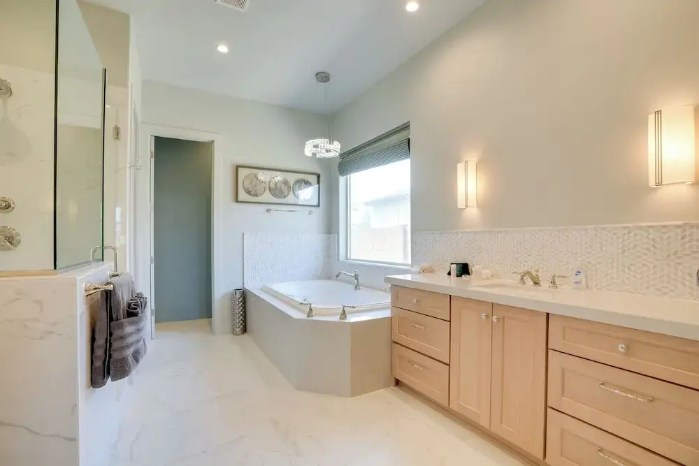 6 Mi to Luke Afb: Oasis w/ Private Pool
