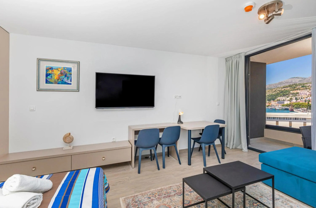 Grazel lovely studio by Irundo