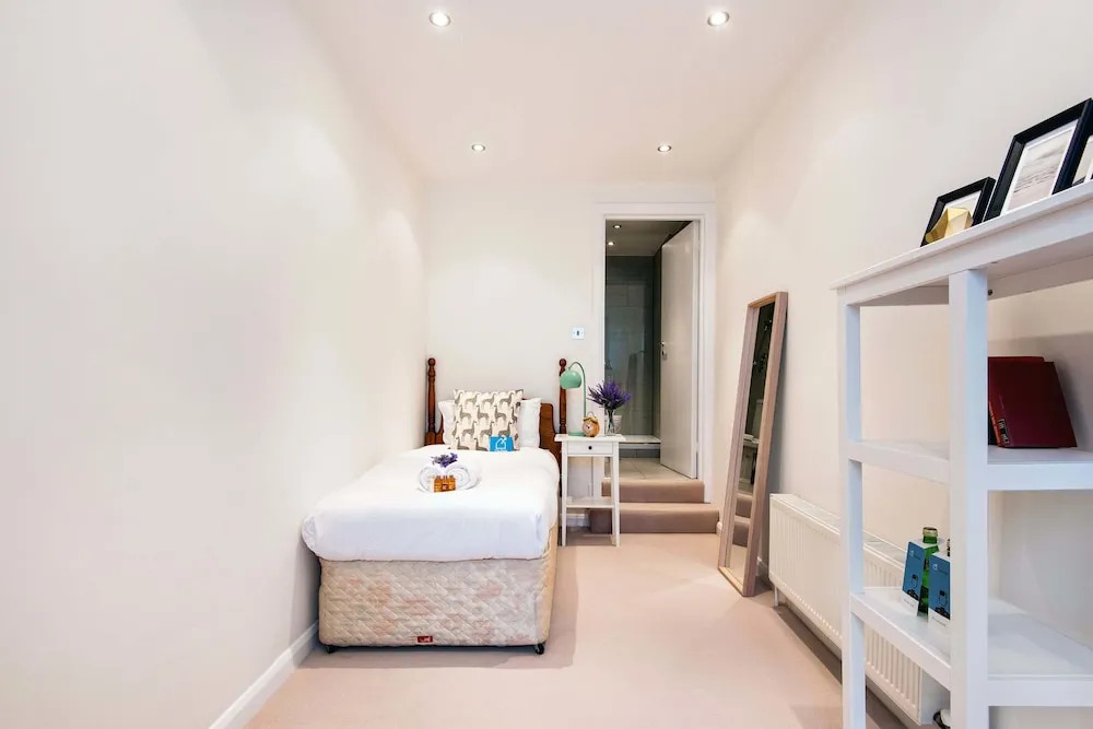 The Lexham Mews Gem - SCR