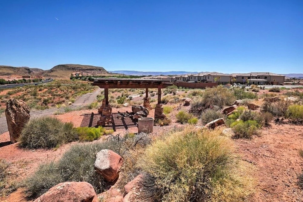 Luxurious End Unit W/ Pool, Hot Tub & Firepit 3 Bedroom Condo