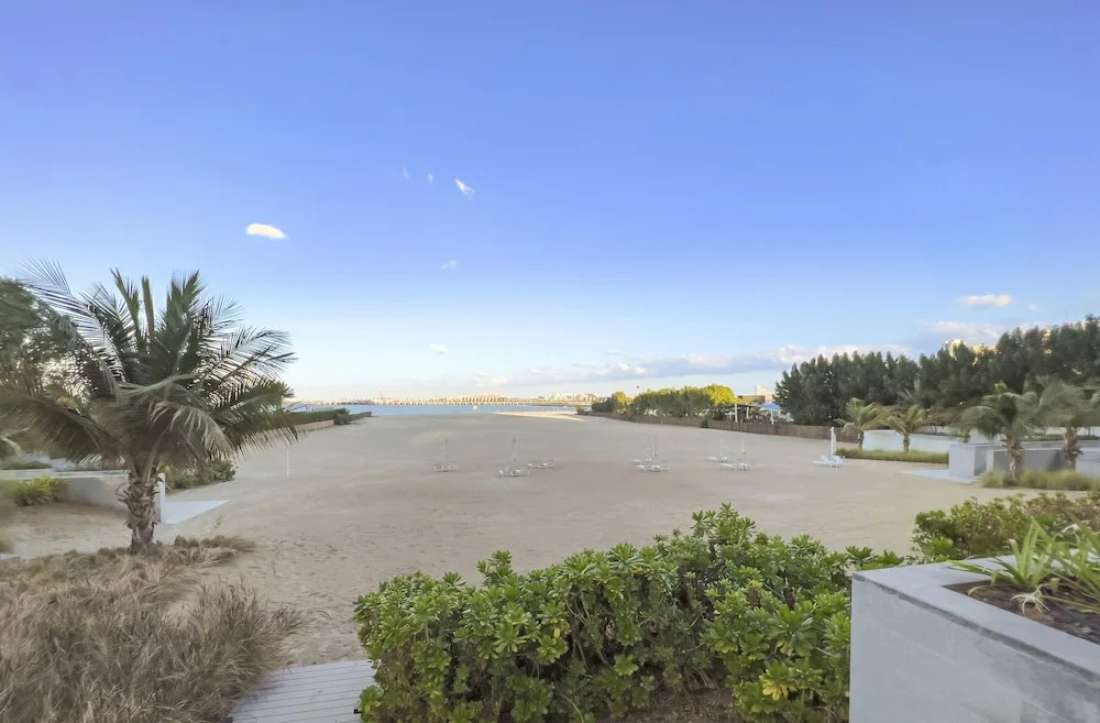 WelHome - Deluxe Apartment With Direct Access to the Beach