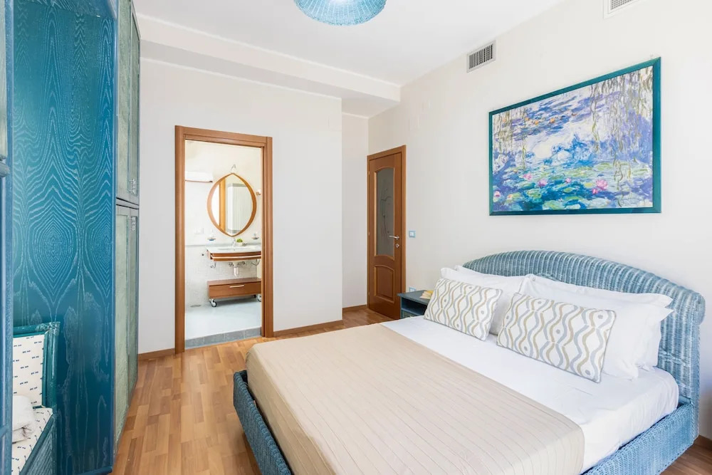 Spacious 3 bedrooms apartment in Sorrento OldTown