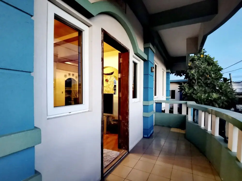 Den Den Guesthouse