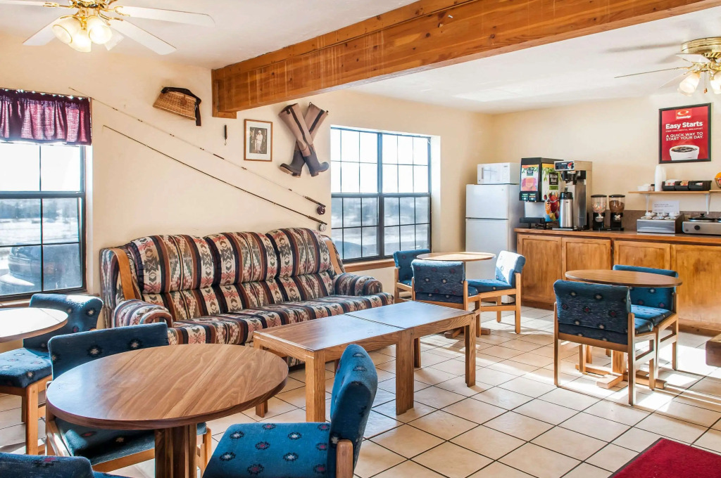 Econo Lodge Eagle Nest