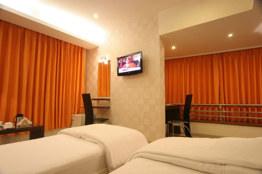 Pride Biznotel Alkapuri Near Vadodara Airport
