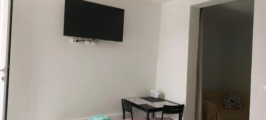 Helen's cozy studio 2