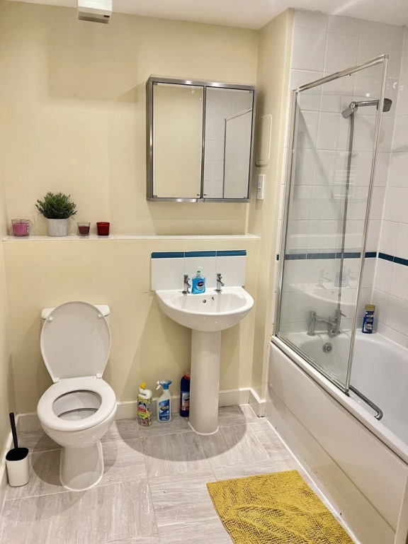 Lovely 2-bed Apartment With 2 Bathrooms in London