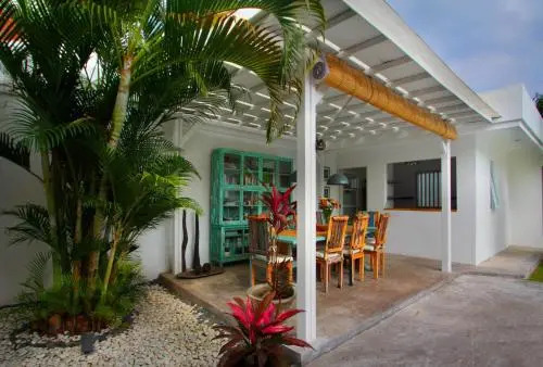 Villa Mutiara Putih by Optimum Bali, Central Seminyak, Walk to beach