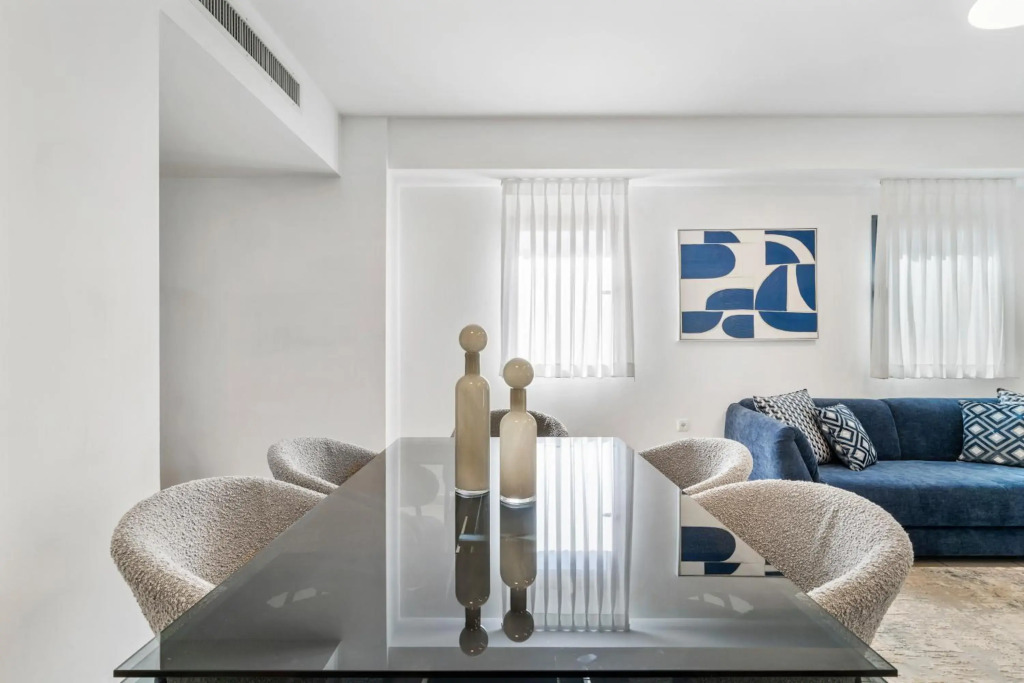Beautiful 3 BDR Heart of JLM -Modern with Huge Balcony